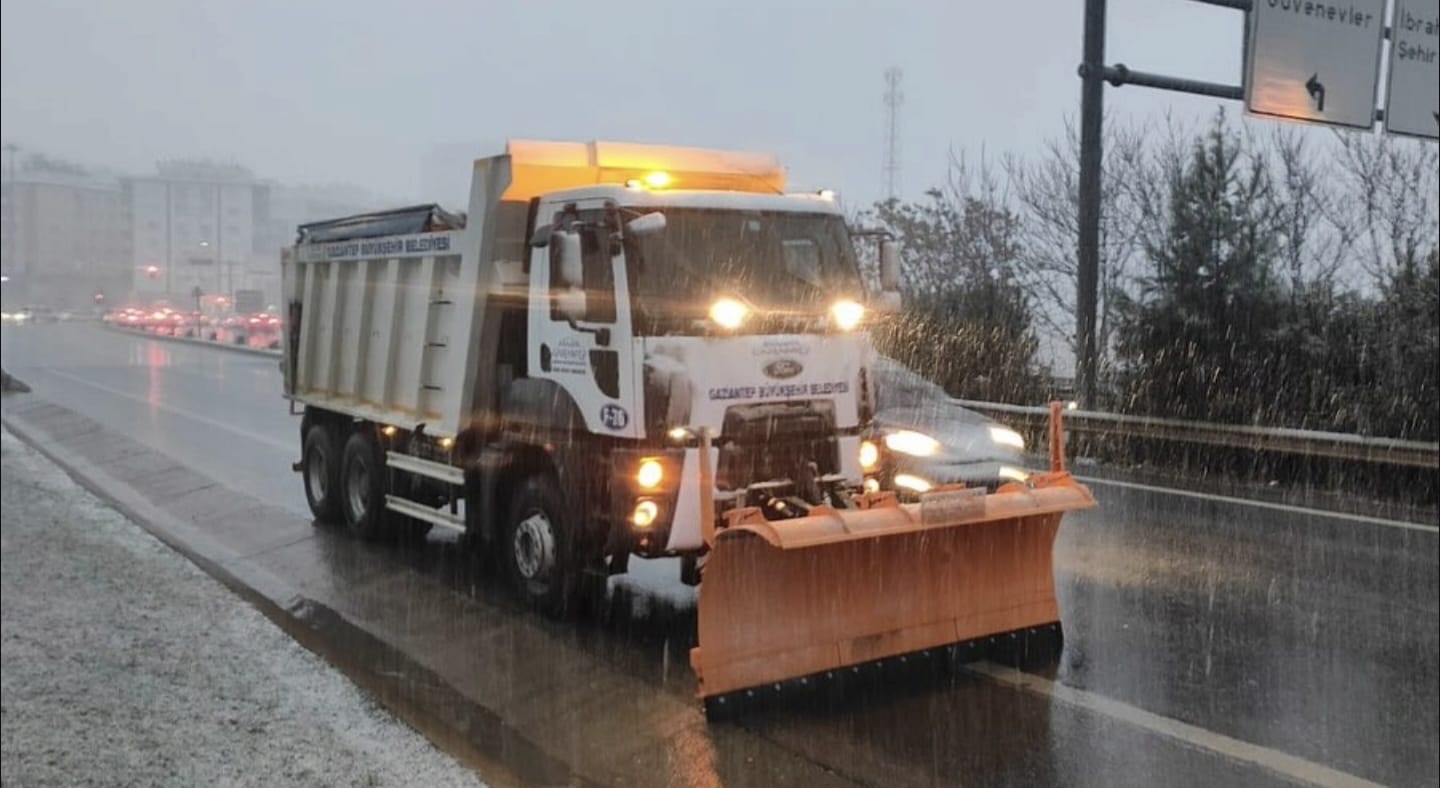 Gazi̇antep Büyükşehi̇r Kar Yağişina Karşi Tam Kadro Sahada (2)