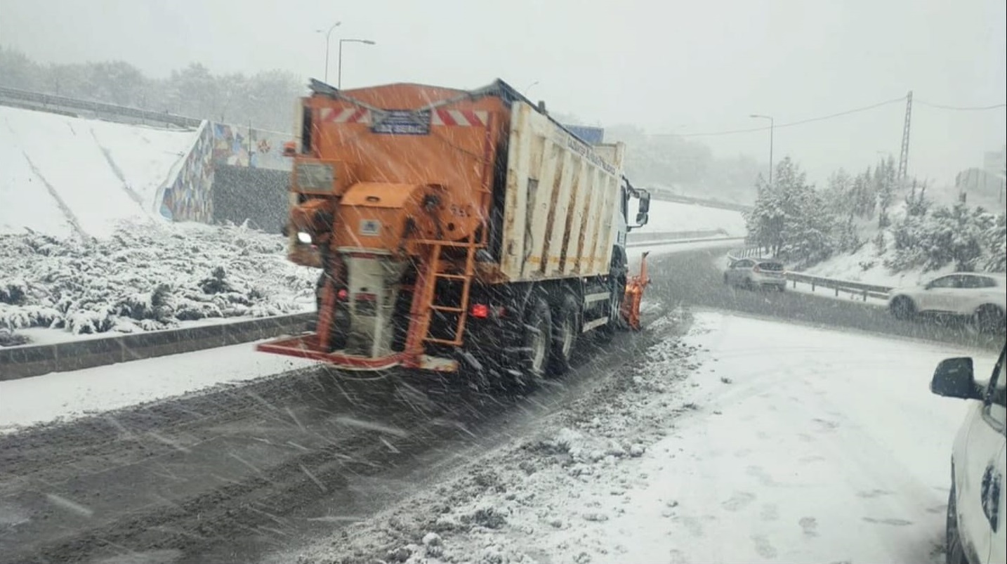 Gazi̇antep Büyükşehi̇r Kar Yağişina Karşi Tam Kadro Sahada (3)