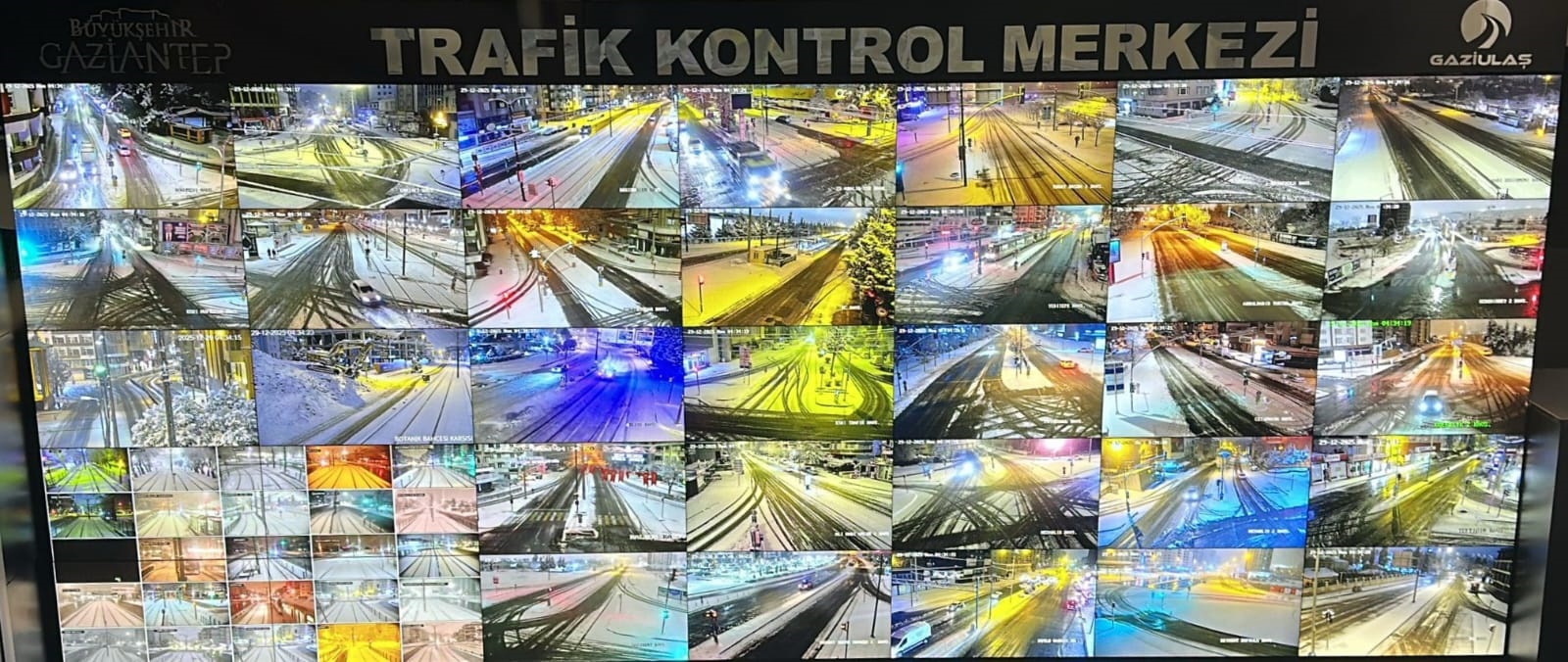 Gazi̇antep Büyükşehi̇r Kar Yağişina Karşi Tam Kadro Sahada (4)