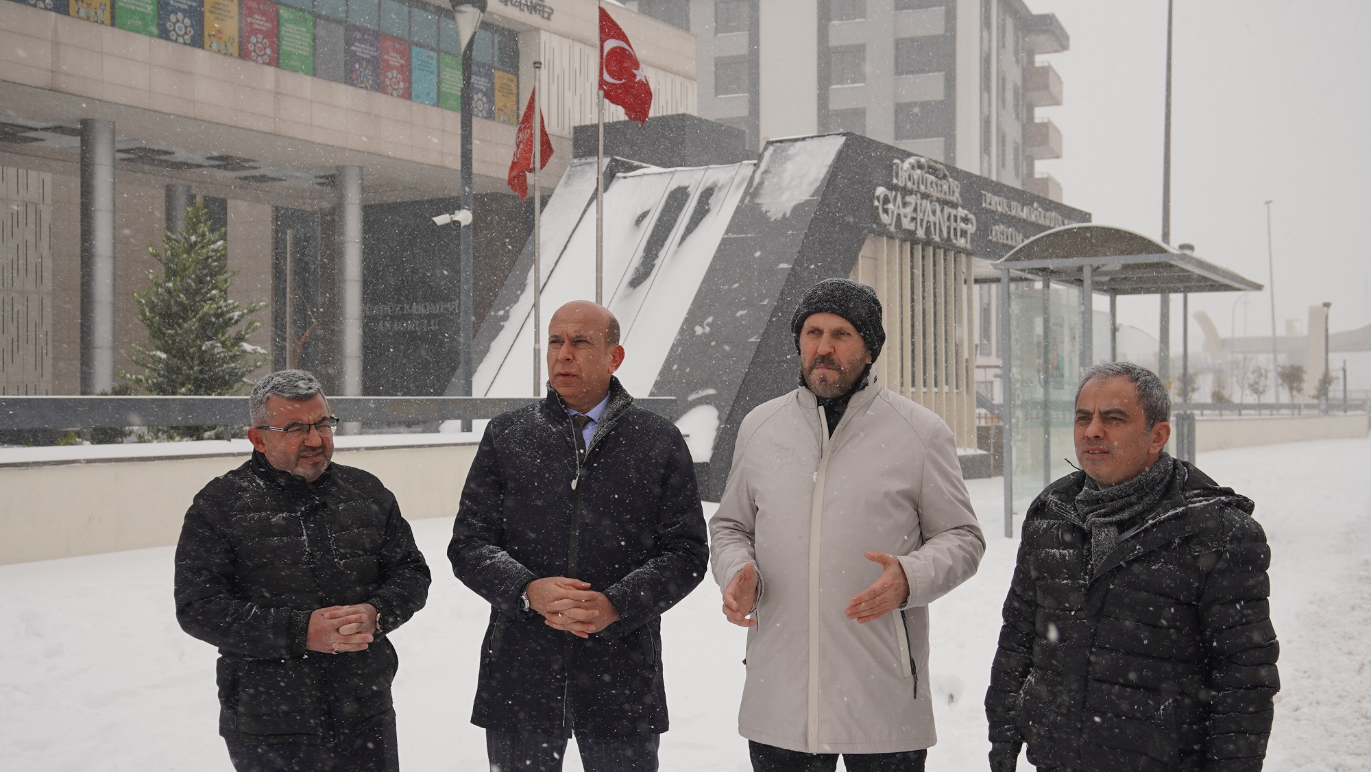 Gazi̇antep Büyükşehi̇r’den Karla Mücadelede Kesi̇nti̇si̇z Çalişma (3)