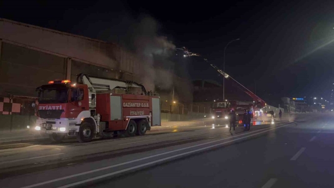 Gaziantep Te Ambalaj Fabrikasinda Buyuk Yangin Bir Isci Etkilendi 1 1765391126