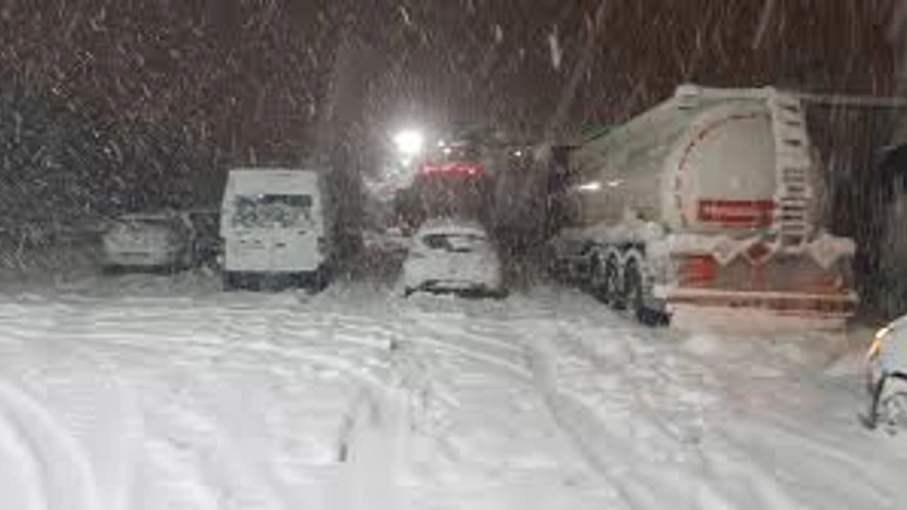 Gaziantep Te Kar Tedbiri Tir Ve Kamyonlarin Sehir Merkezine Girisi Yasaklandi 95484