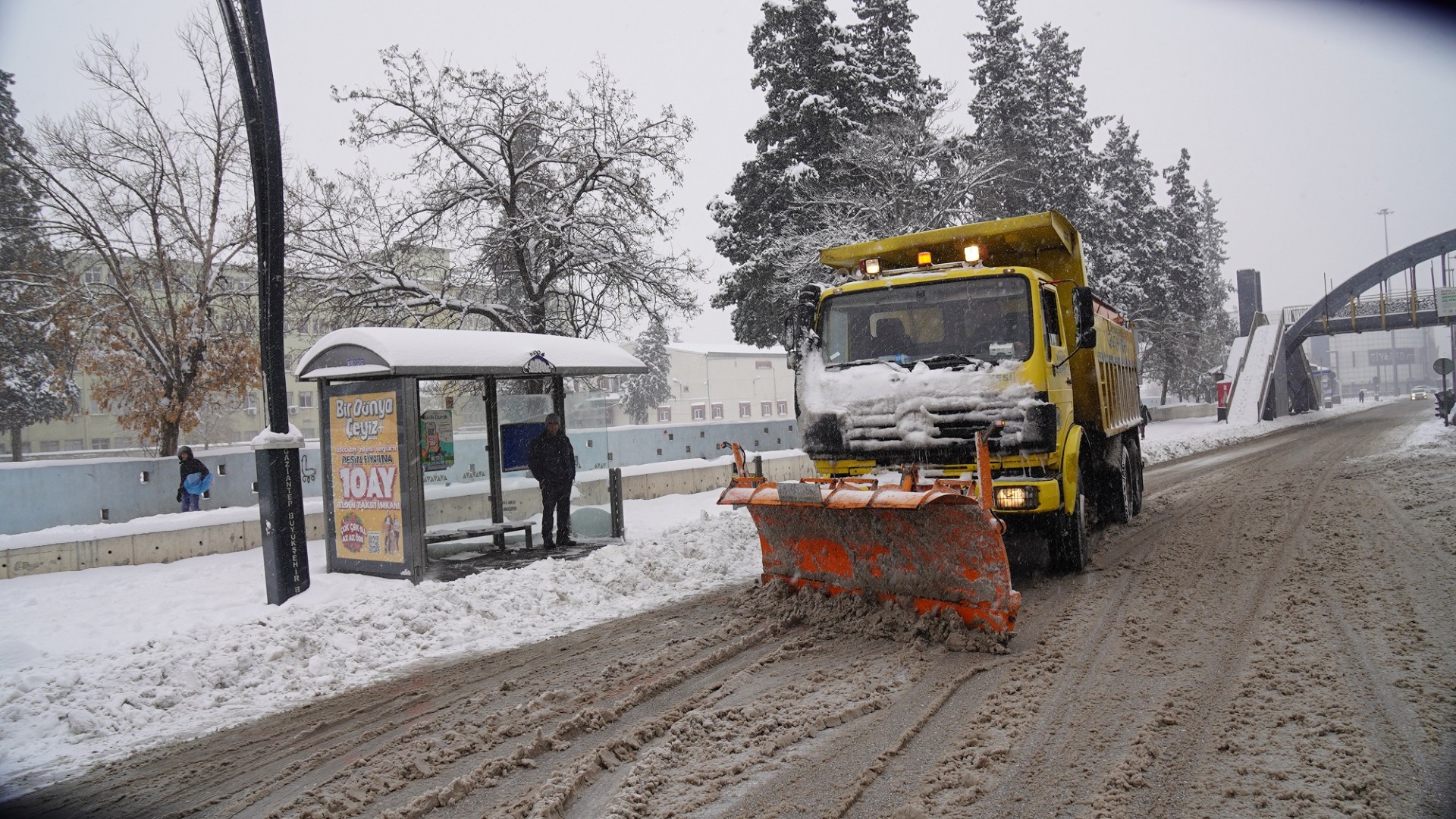 Thumbnail Gazi̇antep Büyükşehi̇r’den Karla Mücadelede Kesi̇nti̇si̇z Çalişma (5)