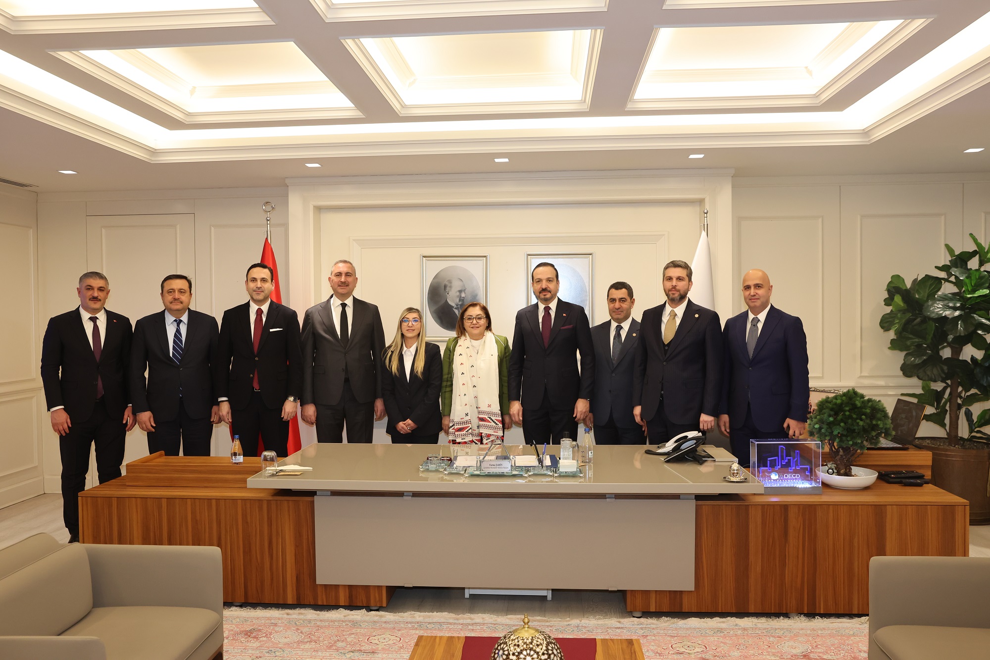 Ak Parti̇ Genel Başkan Yardimcisi Zorlu, Başkan Şahi̇n’i̇ Makaminda Zi̇yaret Etti̇ (1)