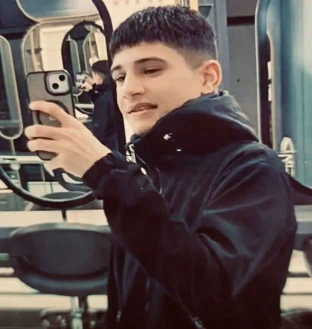 Ayni Kuaforde Calismislardi 15 Yasindaki Cocuk Arkadasini Kalbinden Bicakladi 2