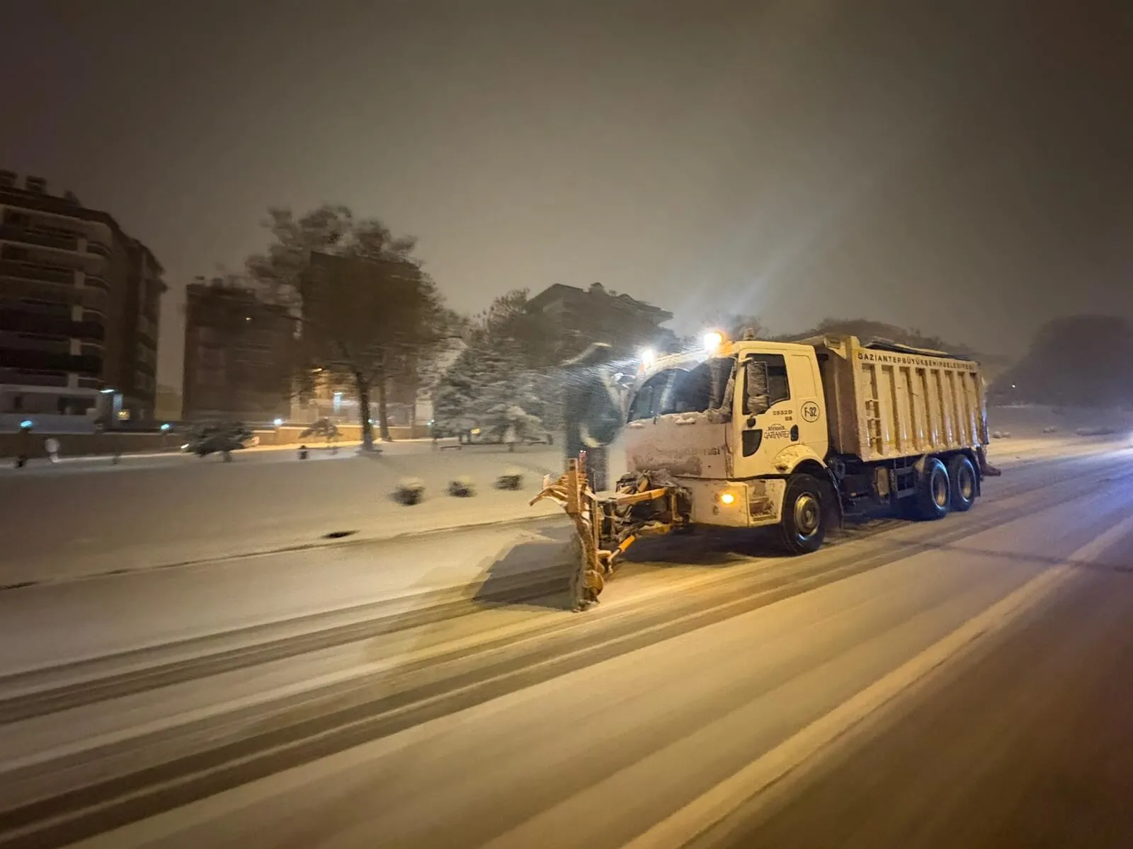 Gaziantep Buyuksehir Karla Mucadele Mesaisini Gece Boyu Surdurdu 5