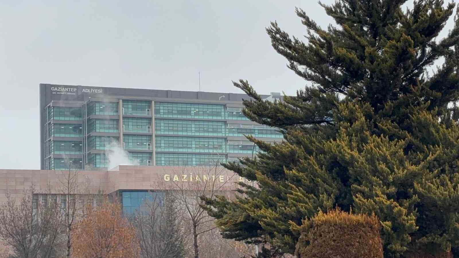 Gaziantep'te Kızlarının Müstehcen Fotoğraflarını Paylaşan Kişiyi Öldüren Baba Oğula 11 Yıl Hapis