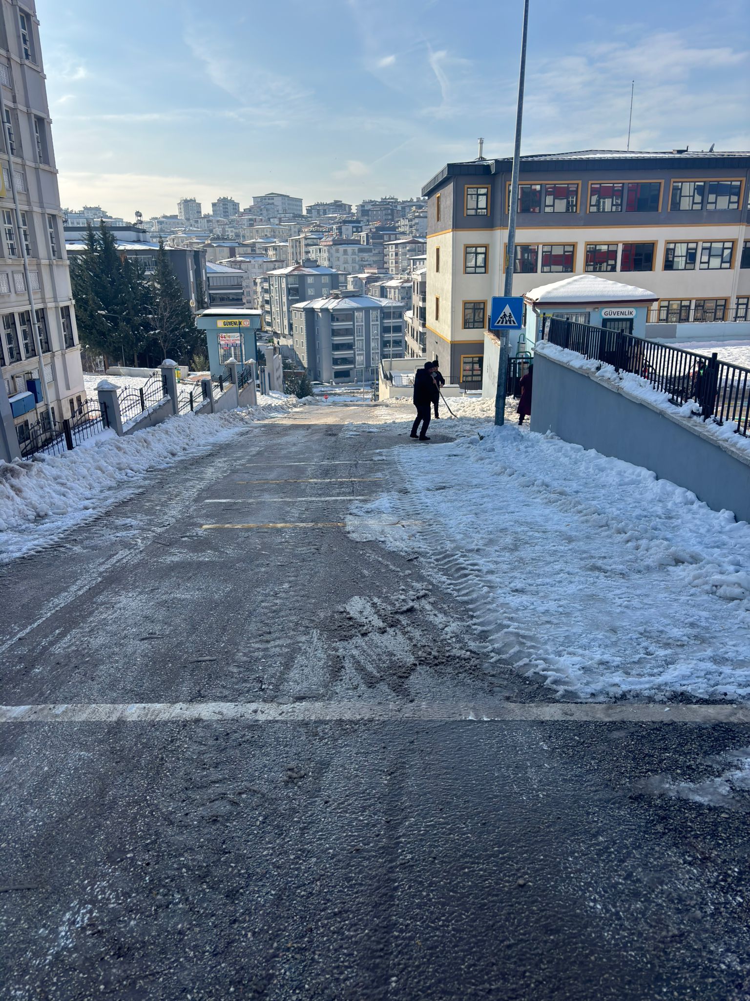 Okul Çevresi Kar Temizliği (2)