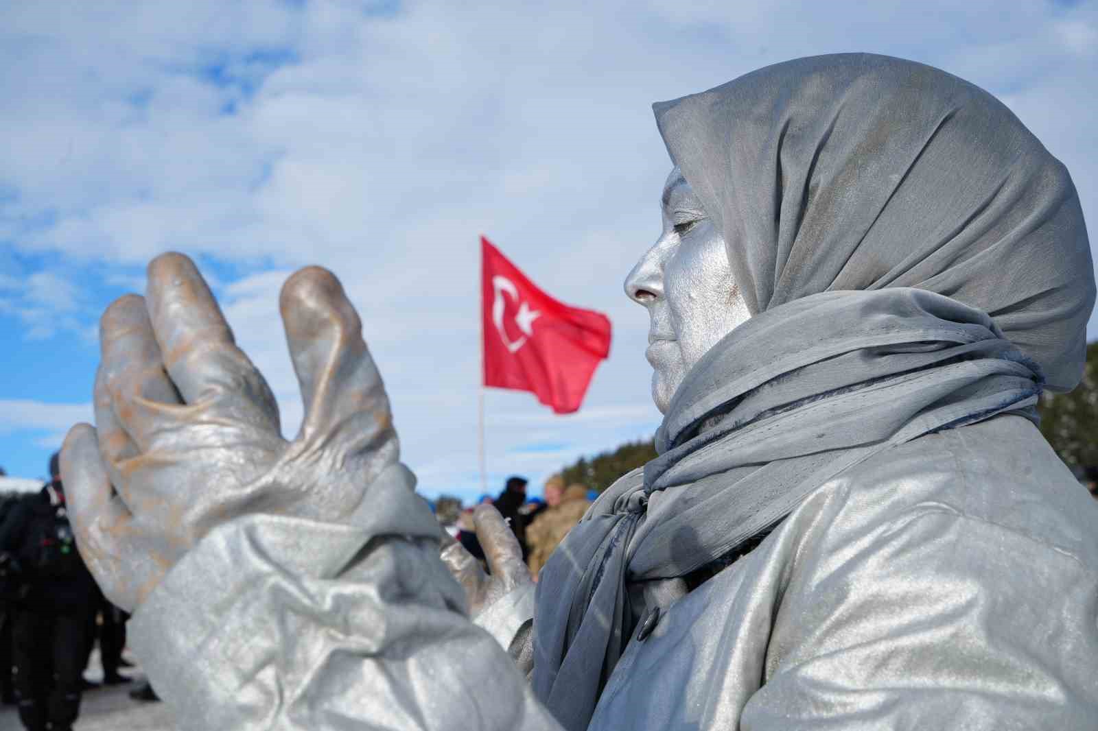 Sarıkamış'ta Binler 'Bu Toprakta Izin Var' Diyerek Şehitlerin Izinde Yürüdü
