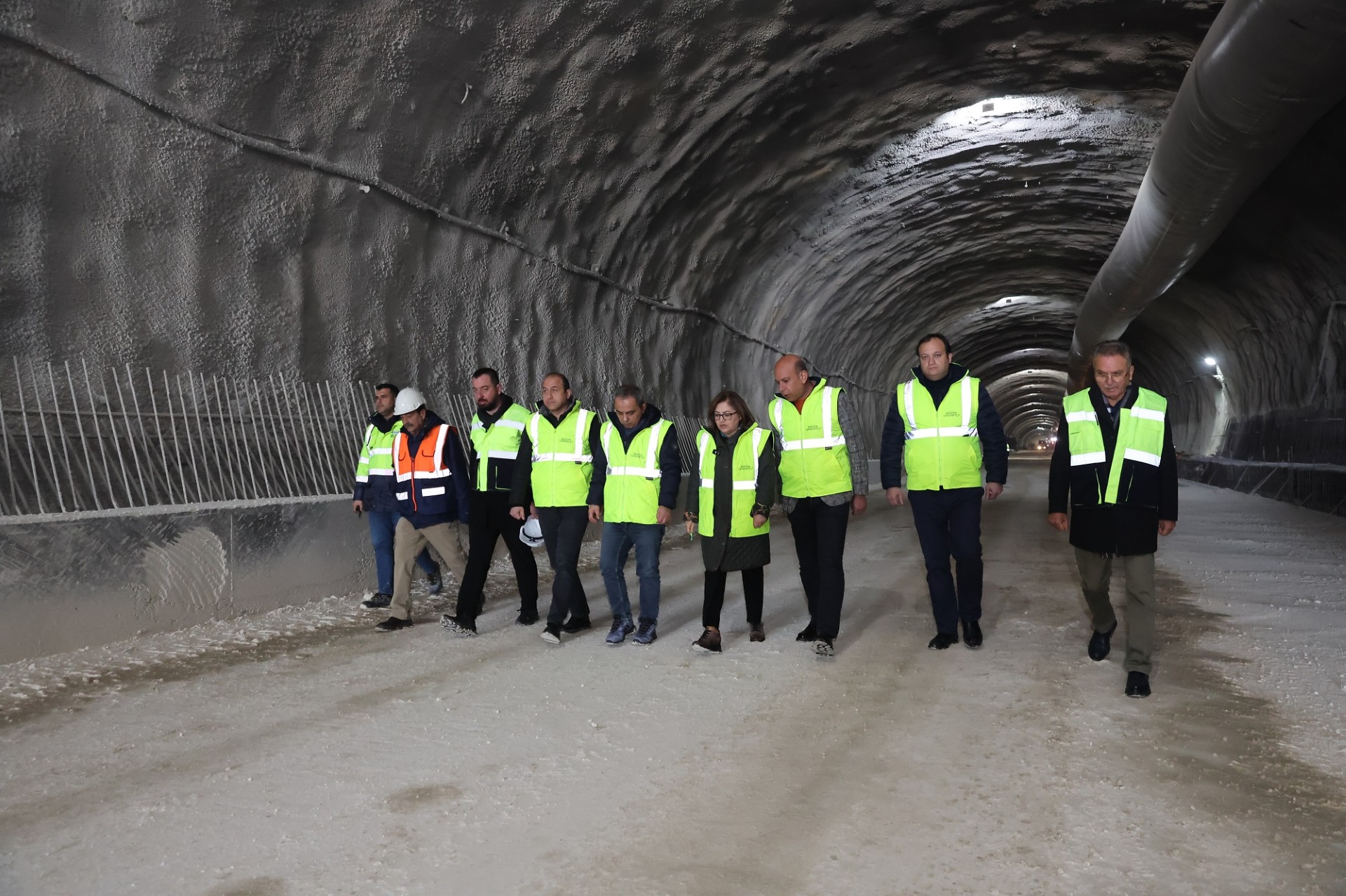 Thumbnail Dülük Osb Tüneli̇’ni̇n Dörtte Bi̇ri̇ Tamamlandi (2)