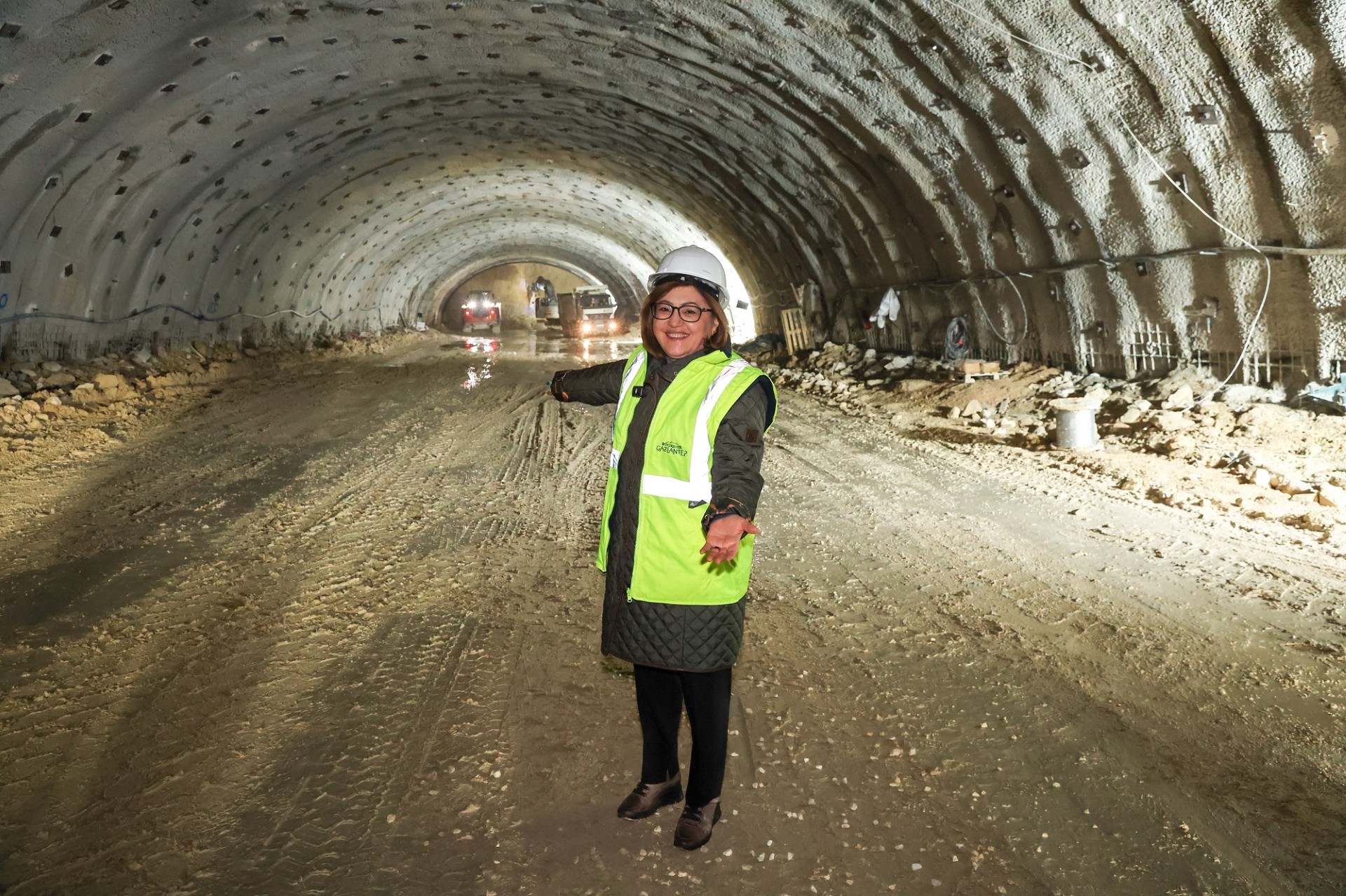 Thumbnail Dülük Osb Tüneli̇’ni̇n Dörtte Bi̇ri̇ Tamamlandi (5)