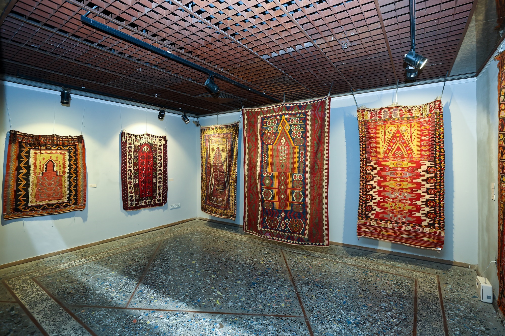 Anadolu Seccadeleri̇ni̇n Hi̇kayesi̇ni̇nde Yer Aldiği Sergi̇ Zi̇yarete Açildi (1)