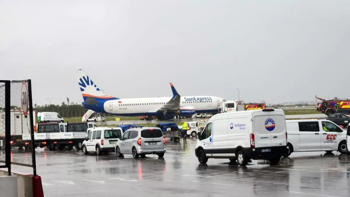 Antalya Havalimani Nda Korkutan Kaza Ucuz 19564408 Amp