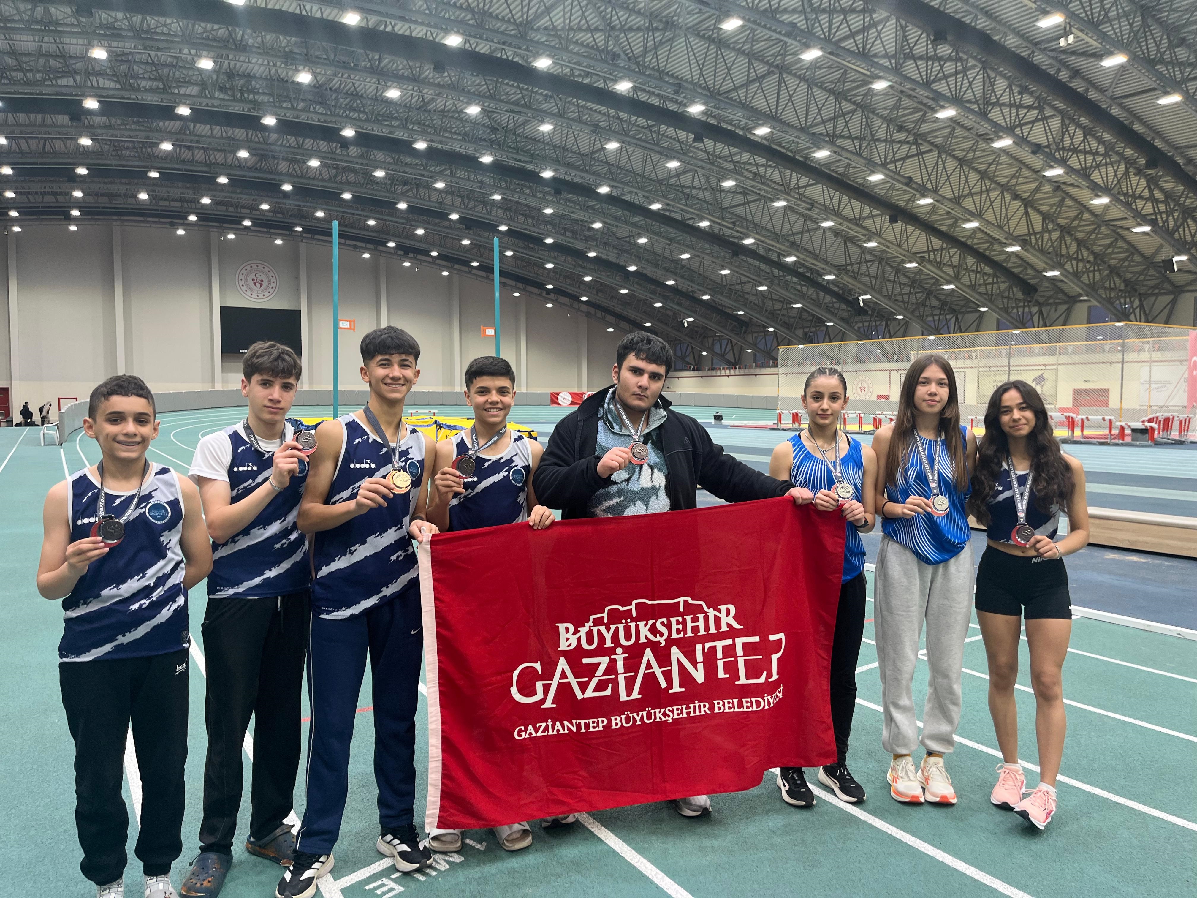 Büyükşehi̇r Beledi̇ye Spor Kulübü Sporculari Önemli̇ Başarilara İmza Atti