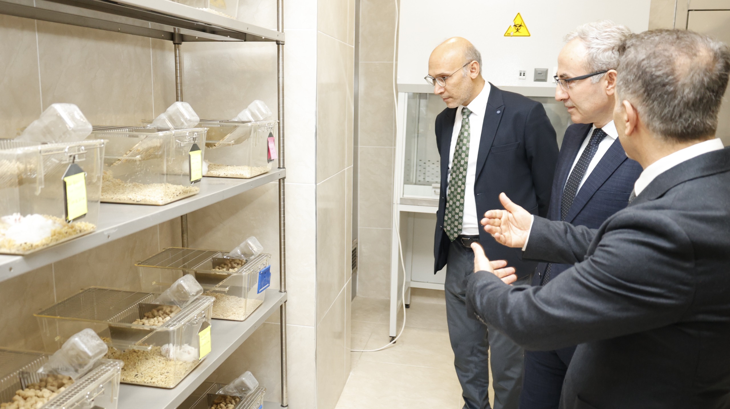 Deney Hayvanlari Açiliş (8)