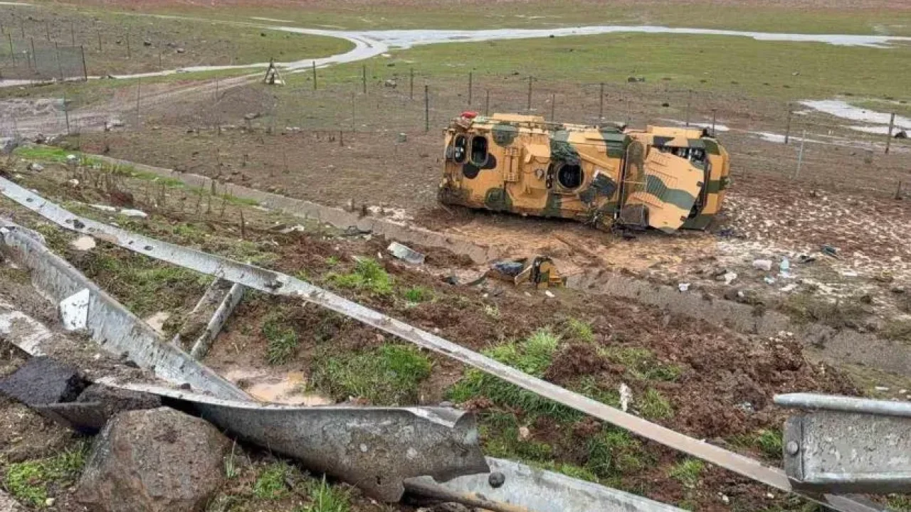 Kontrolden Cikan Askeri Arac Devrildi Cok Sayida Asker Yaralandi 698C8Caf8Ea48