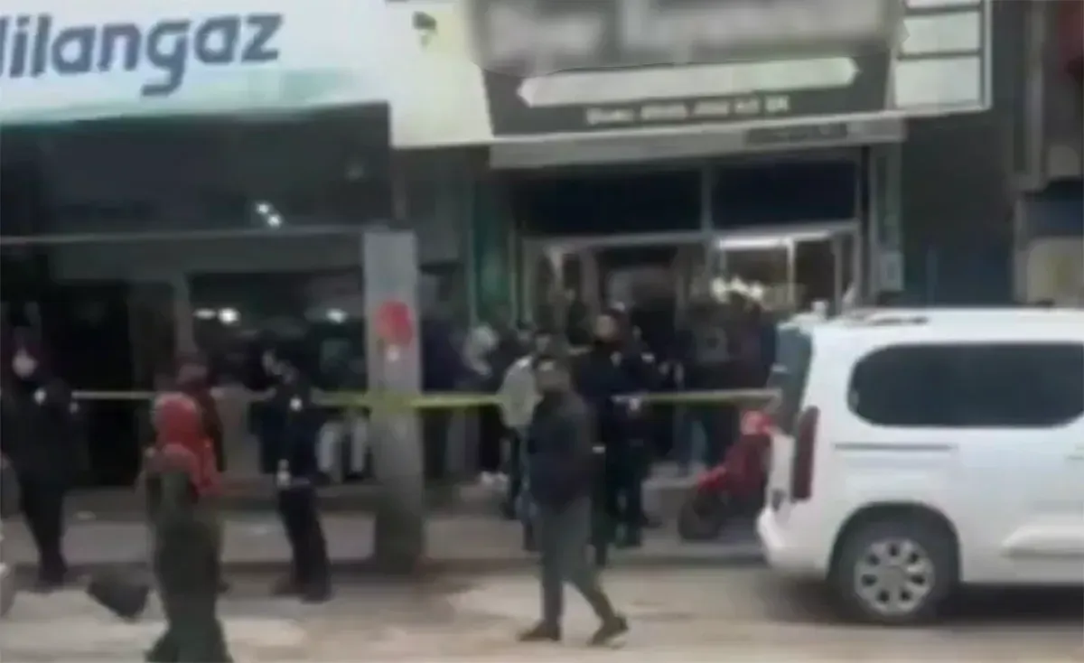 Maskeli Supheliler Iceri Girip Altinlari Aldi 1771336871