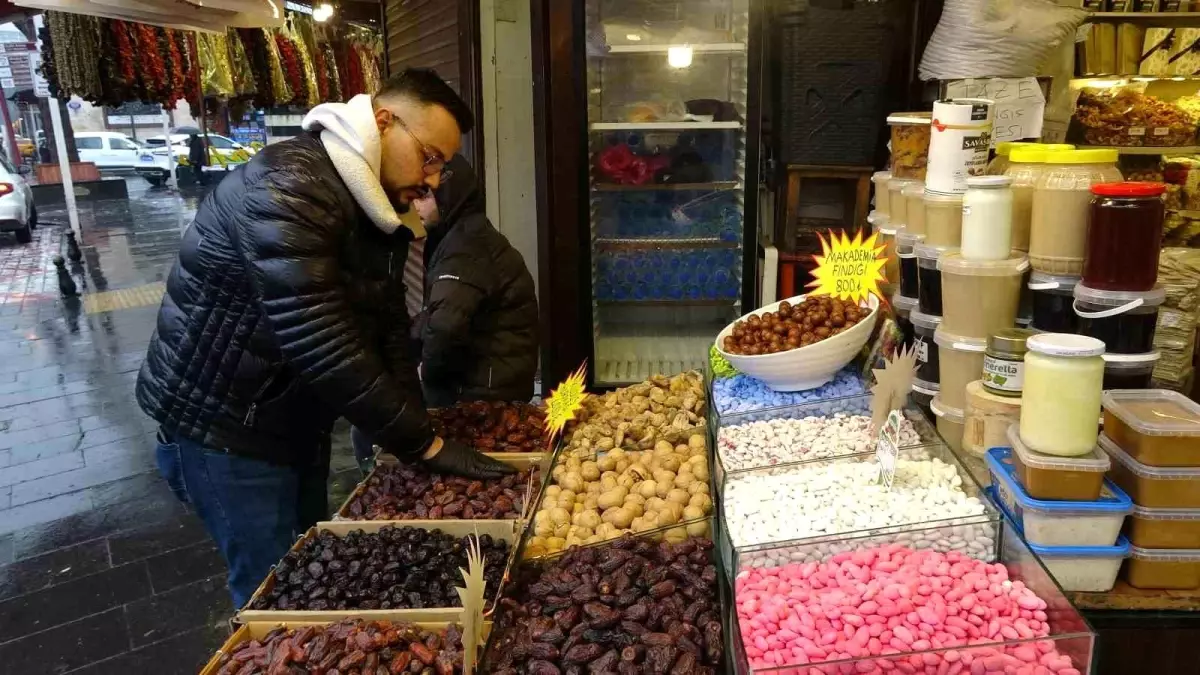 Tarihi Almaci Pazari Nda Ramazan Hazirligi Ba 19569212 Amp