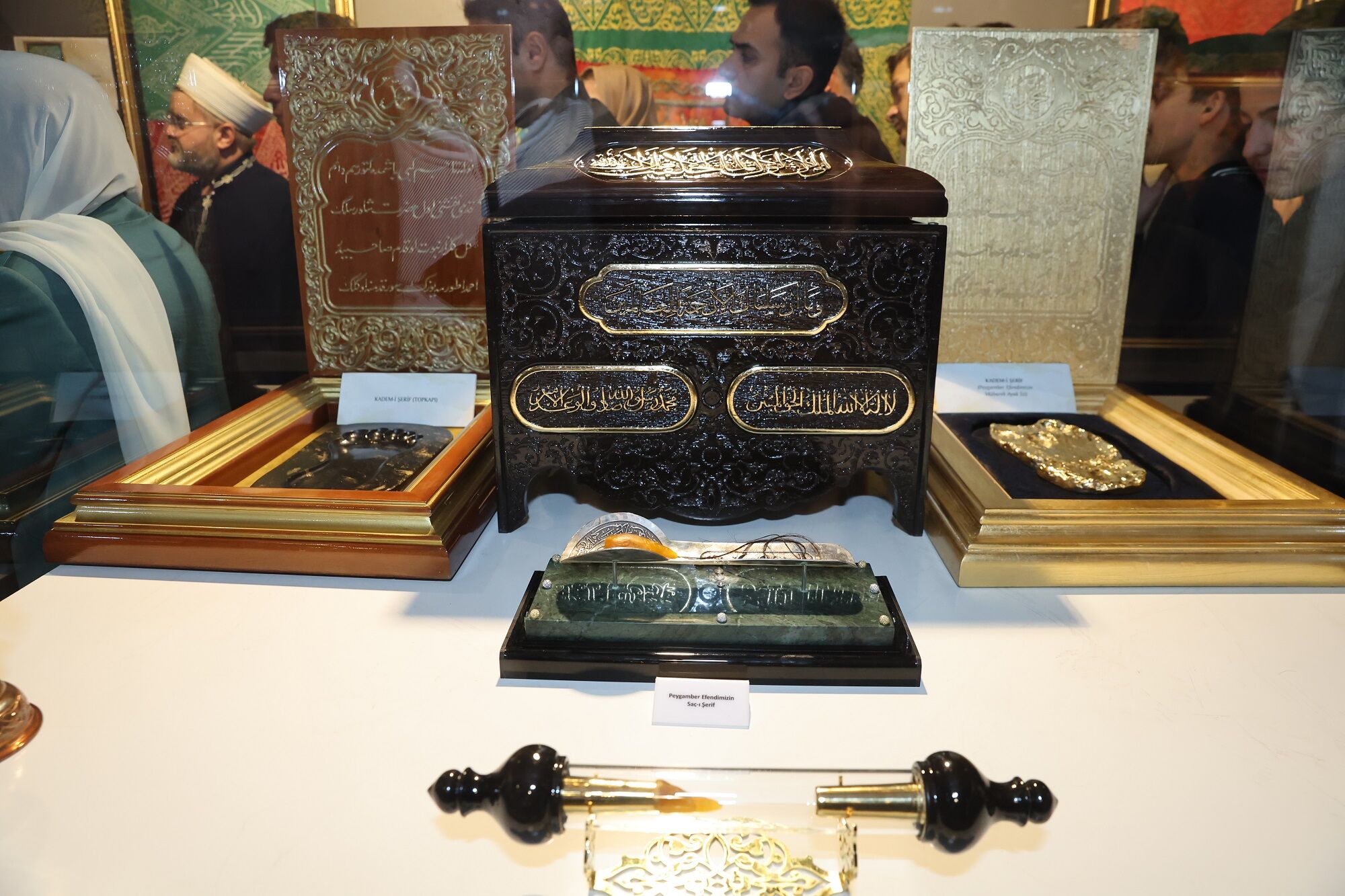 (Gazi̇antep Büyükşehi̇r Ev Sahi̇pli̇ği̇nde Mukaddes Emanetler Sergi̇si̇ Vatandaşlarla Buluştu) (8)
