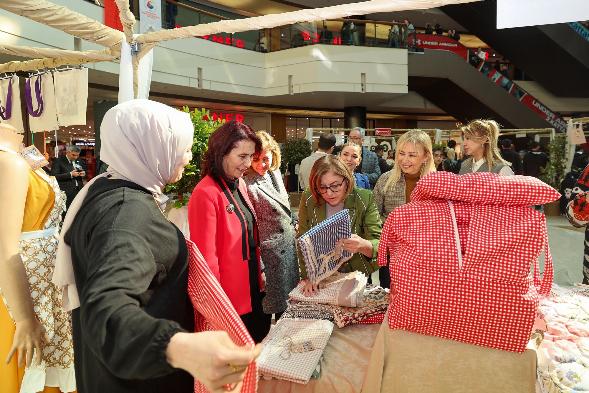 Gazi̇antep Büyükşehi̇r’de 8 Mart Buluşmasi (6)