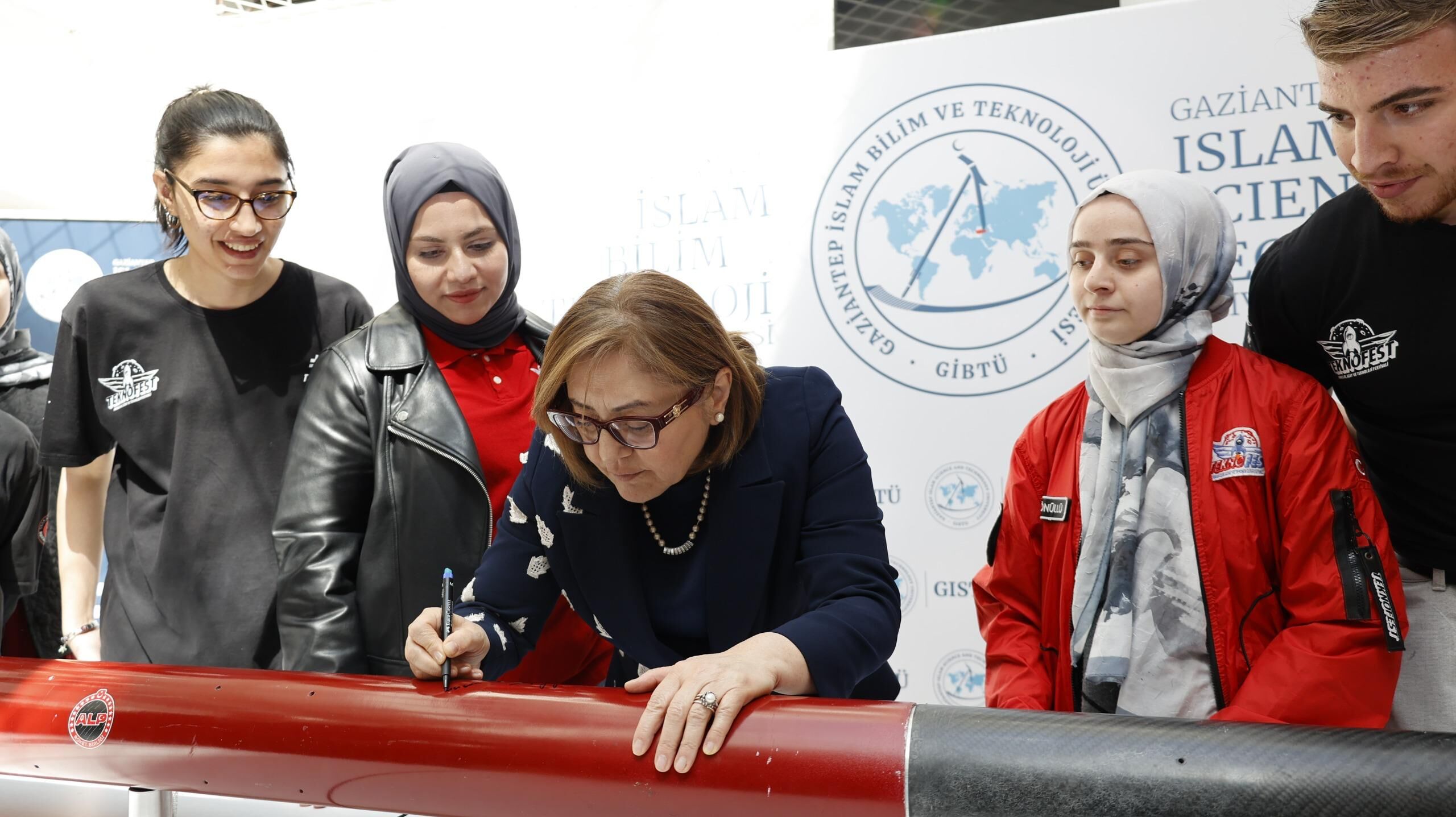 Gi̇btü Teknoloji̇ Takimlari Başkan Şahi̇n’den Tam Not Aldi (3)