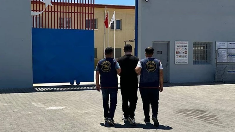 D0F38322 Kesinlesmis 20 Yil Cezayla Araniyordu Firari Sahis Gaziantepte Yakalandi