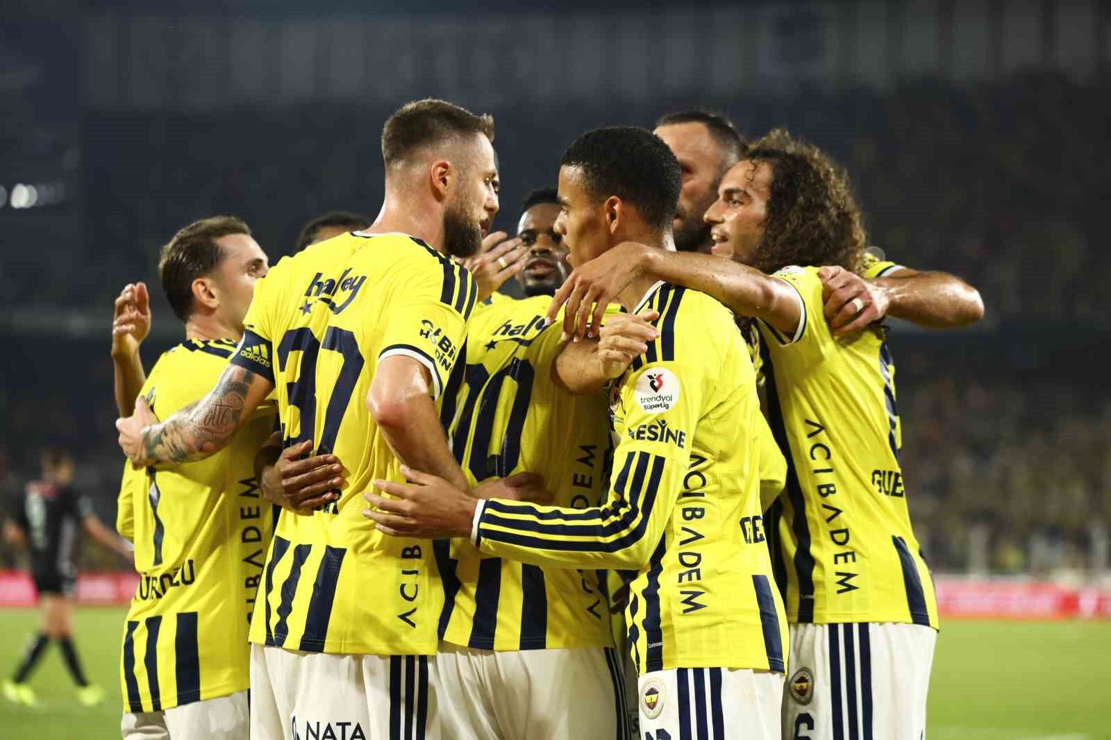 Fenerbahçe, Ligdeki Ilk Galibiyetini Aldı
