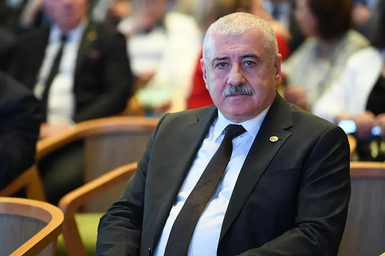 Sermet Atay Zirvenin Ortagi Oldu 1743755847