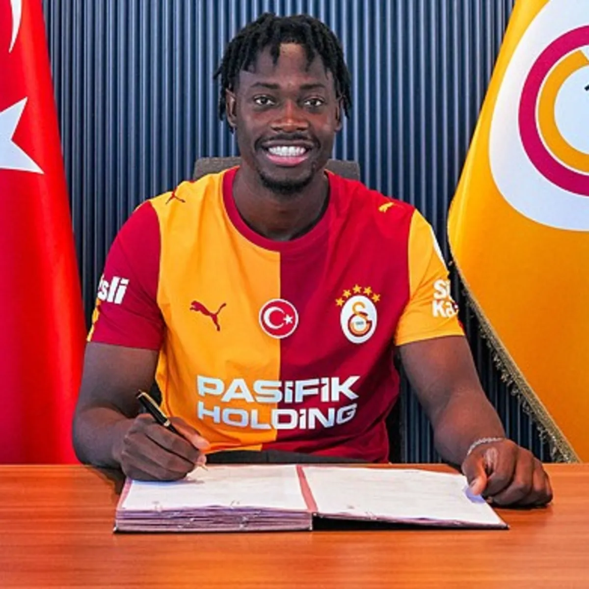 1200X1200 El Chadaille Bitshiabu Galatasarayda Buyuk Zaferlere Imza Atacagina Inaniyor 1788377590082 (1)