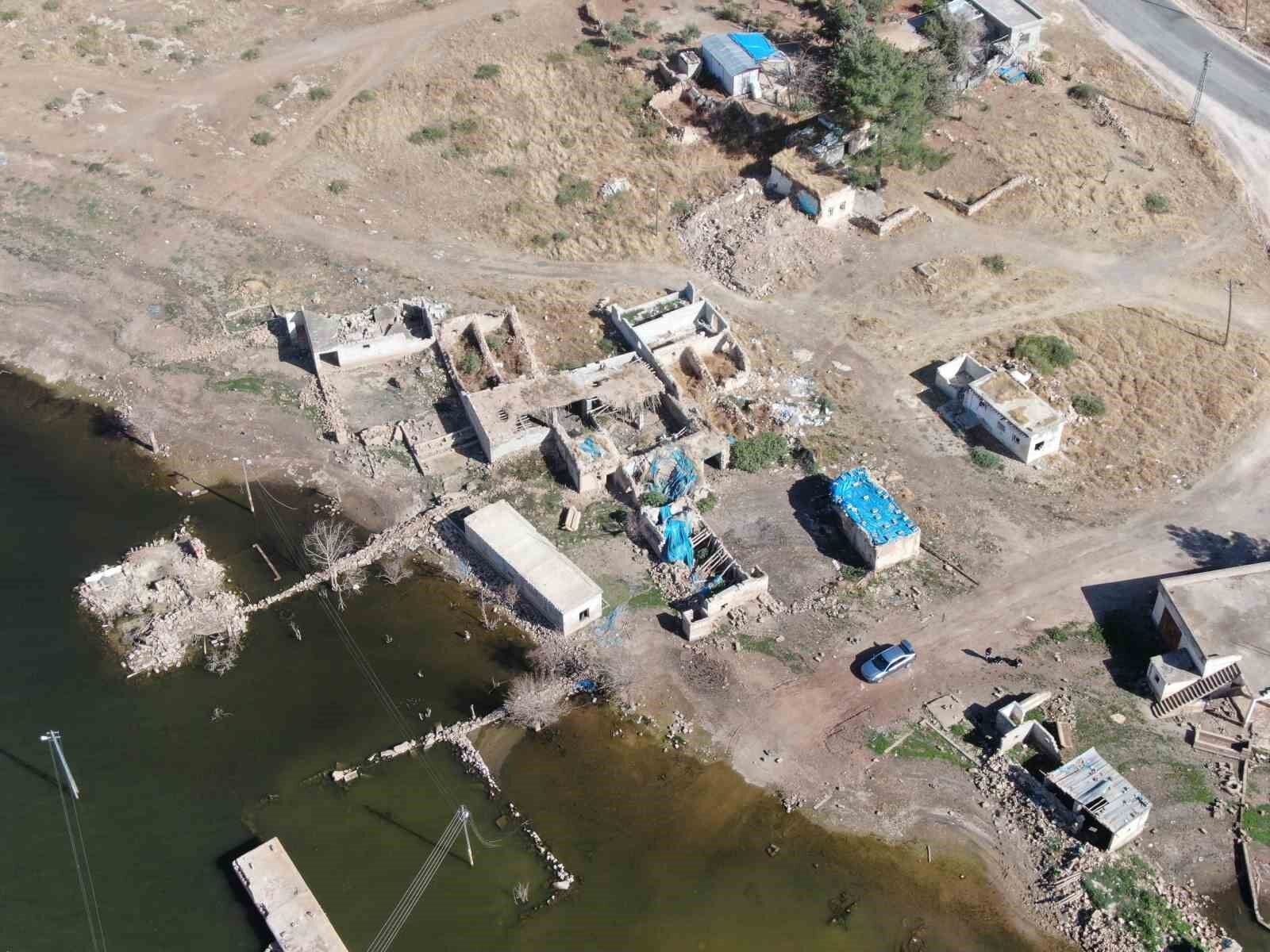 Baraj Sularına Gömülen Köy, Leyleklerin Yuvası Ve Balıkçıların Uğrak Noktası Oldu
