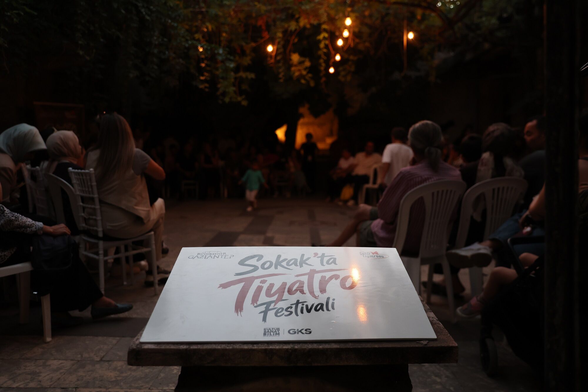 Şehi̇r Ti̇yatrosu Sokakta Ti̇yatro Festi̇vali̇ Başladi (1)