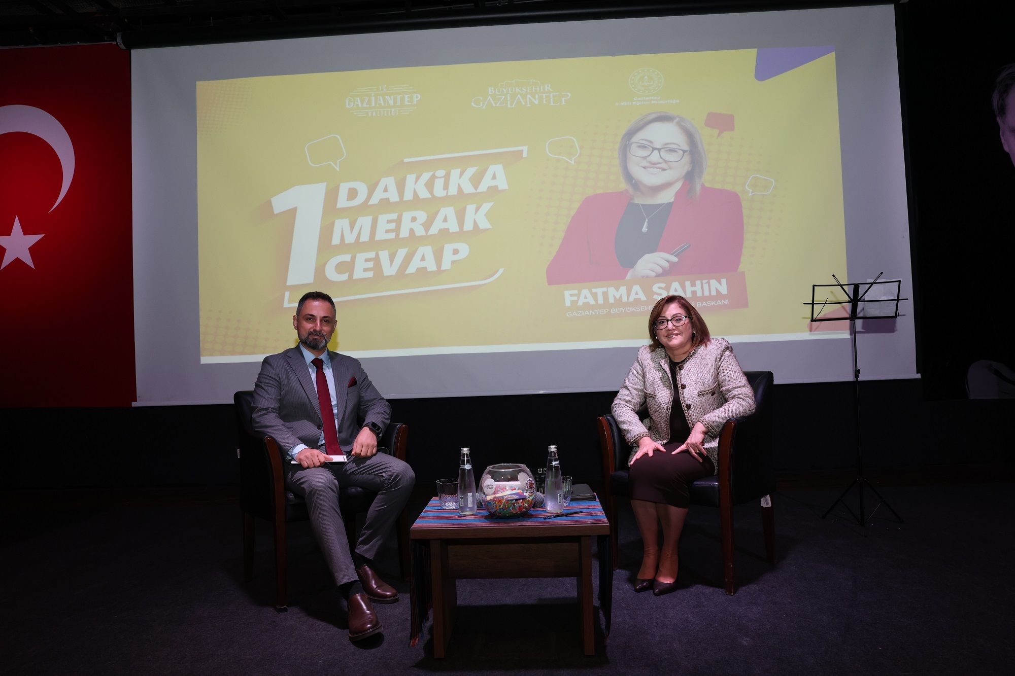 Başkan Şahin, “Bir Dakika, Bir Merak, Bir Cevap” programında gençlerle buluştu