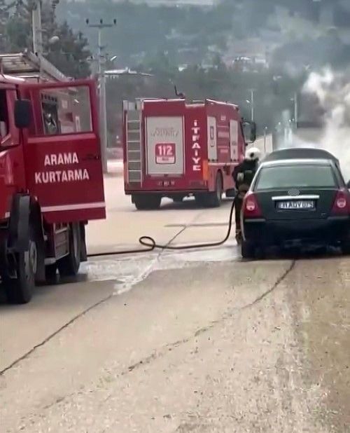 Gaziantep'te seyir halindeki araç alev aldı